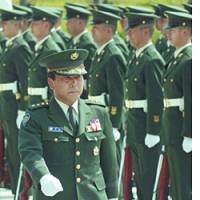 Gen. Hajime Massaki, the newly appointed chief of staff of the Self-Defense Forces Joint Staff Office, views an honor guard Monday at the Defense Agency in Tokyo. | NOBUKO TANAKA