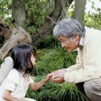 Hana Sugiura and Ken Ogata appear in a scene in \"Nagai Sanpo\" (\"A Long Walk\"), which was awarded the Grand Prix at the recent Montreal World Film Festival. | (c) 20006 ZERO PICTURES Co./DAIKI/ASAHI BROADCASTING CORP./KYODO