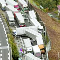 The Chuo Expressway in Nagano Prefecture is littered with crashed trucks and cars in a 21-vehicle pileup early Thursday. | KYODO PHOTO