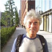 Mitsuro Oba, host of the 2007 World Haiku Hike, shares a moment during a recent visit to Tokyo. | JUN HONGO PHOTO
