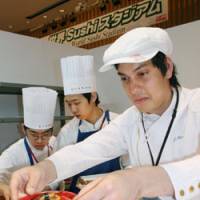 I love sushi: Chefs from around the world compete in Shizuoka\'s \"sushi expo\" Saturday. | KYODO PHOTO