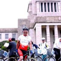 Leader of the pack: Sadakazu Tanigaki, the new president of the Liberal Democratic Party, rides a bicycle in front of the Diet in 2006 to promote reduction of greenhouse gas emissions. | KYODO PHOTO