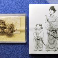 Handle with care: This tuft of hair discovered in an ancient tomb in Yoshinogari, Saga Prefecture, is believed to be the oldest ever found in Japan and part of the \"mizura\" hairdo, shown in the illustration. | KYODO PHOTO