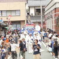 Movie magic: Residents of Ena, Gifu Prefecture, along with college students, actors and Fireworks employees, suit up for a scene about the city\'s volunteer fire brigade for the movie \"Furusato Gaeri.\" | &#169; 2011/FIREWORKS/NAKED INK./ENA FURUSATO FILM PRODUCTION COMMITTEE