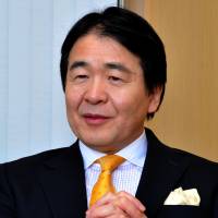 One step at a time: Ex-economic and fiscal policy minister Heizo Takenaka, currently a professor at Keio University, is interviewed by The Japan Times in Tokyo earlier this month. | YOSHIAKI MIURA