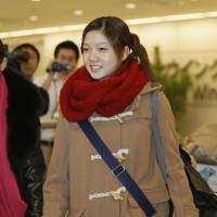 Brava!: Madoka Sugai, who won the top prize at the Prix de Lausanne ballet competition, arrives at Narita airport in Chiba Prefecture Monday morning. | KYODO