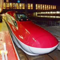 Speedmobile: The new E6 series Super Komachi bullet train, with a top speed of 300 kph, arrives at Akita Station after debuting Saturday on the Akita Shinkansen Line. | KYODO
