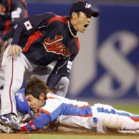 South Korea\'s Lee Yong Kyu steals second base ahead of Yasuyuki Kataoka\'s tag during Japan\'s 4-1 defeat at the World Baseball Classic in San Diego on Tuesday. Japan faces Cuba in an elimination game Wednesday. | AP PHOTO