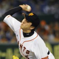Hirokazu Sawamura of the Giants pitches against the Dragons on Friday at Tokyo Dome. | WAYNE GRACZYK PHOTO