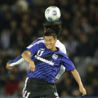 Rising above: Gamba Osaka\'s Ryuji Bando leaps to head the ball against an unidentified player from Mexico\'s Pachuca in the Club World Cup\'s third-place match on Sunday in Yokohama. Gamba won 1-0. | AP PHOTO