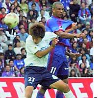 FC Tokyo forward Amaral fires a header over Jubilo Iwata midfielder Naoya Kikuchi during their J. League match at Ajinomoto Stadium. | THE JAPAN TIMES