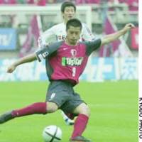 Kashima, Ibaraki Pref. - Mitsuo Ogasawara of the Antlers controls the ball during Saturday\'s match against FC Tokyo. The match ended in a 0-0 draw. | (c) COMMOC;  IKUNORI YAMAMOTO PHOTO