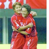 J. EAST MIDFIELDER Naohiro Ishikawa (right) celebrates with Atsuhiro Miura after scoring a goal in the sixth minute of the J. League all-Star match at Niigata Stadium. The match ended in a 3-3 draw. | (c) COMMOC;  IKUNORI YAMAMOTO PHOTO