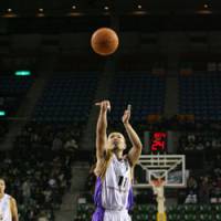 Cohey Aoki of the Tokyo Apache is heading for his third straight free-throw percentage title in the bj-league this season. | MANABU KOBAYASHI / TOKYO APACHE PHOTO