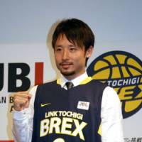 Breaking through: Yuta Tabuse poses at a Tokyo news conference in front of about 70 reporters on Tuesday. The former Phoenix Suns guard signed with the Link Tochigi Brex, a JBL first-division club, late last month. | KAZ NAGATSUKA PHOTO