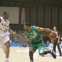Steady performer: Saitama Broncos shooting guard Steve Horne has 19 double-digit scoring games this season, including a season-best 30 on Nov. 29. | KAZ NAGATSUKA