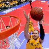 Chairman of the boards: Sendai 89ers center Chris Holm is the bj-league\'s leading rebounder this season, pulling down 16.0 boards per game. | SENDAI 89ERS/bj-league