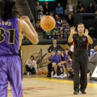 Stepping up: Tim Greene, who officiated in the bj-league for four seasons, is now working NBA games as a replacement referee during the league\'s labor standoff with officials. | YOSHIAKI MIURA PHOTO