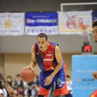 Point producer: Michael Parker, the bj-league\'s top scorer at 26.7 points per game, is the leader of a Rizing Fukuoka team that is in the thick of the playoff hunt this season. | RIZING FUKUOKA PHOTO