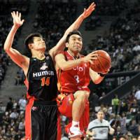 Final word: Playoff MVP Masahiro Oguchi takes on the Osaka Evessa at Ariake Colosseum. | YOSHIAKI MIURA PHOTO