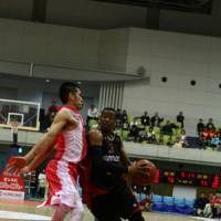 Pride of New York City: Guard Kenny Satterfield began the season with the Saitama Broncos, but joined the Osaka Evessa after the Tohoku earthquake. | OSAKA EVESSA/BJ-LEAGUE