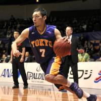 Tough predicament: Fans of the Tokyo Apache are hoping the team finds a way to take the court for the 2011-12 regular season. | YOSHIAKI MIURA