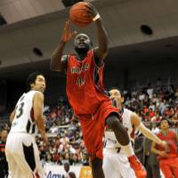 To the hole: Chiba Jets forward Jamel Staten puts up a shot in first-half action against the Yokohama B-Corsairs during Saturday\'s bj-league game at Funabashi Arena. Chiba defeated Yokohama 82-80 in overtime. | YOSHIAKI MIURA PHOTO