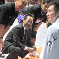 Back to the future: Sources are saying that Motofumi Aoki, the current bench boss of the Shinshu Brave Warriors, will be the coach of the Tokyo expansion team next season. | YOSHIAKI MIURA