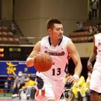 Staying aggressive: Yokohama B-Corsairs guard Kenji Yamada dribbles the ball in Saturday\'s game against the host Sendai 89ers. Yokohama edged Sendai 62-61, extending its winning streak to eight games. | DOMINIKA FITZGERALD
