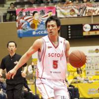Time to regroup: After an 89-80 series-opening loss to the visiting Niigata Albirex BB on Saturday, guard Kenya Tomori, seen competing against the Sendai 89ers earlier this season, and his Hamamatsu Higashimikawa Phoenix teammates will look to bounce back in Game 2 on Sunday. | DOMINIKA FITZGERALD