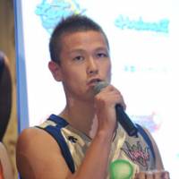 The target: Ryukyu Golden Kings guard Naoto Kosuge and his teammates will aim for a second consecutive title this season. New coach Koto Toyama has a talented cast of players to work with. | YOSHIAKI MIURA