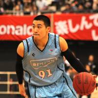 The catalyst: Masaharu Kataoka, seen in this recent file photo, scores a game-best 25 points to lead the Kyoto Hannaryz to a 78-65 road win against the Shinshu Brave Warriors on Saturday. | HIROAKI HAYASHI