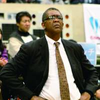 Commitment to excellence: Osaka Evessa coach Bill Cartwright has turned around the franchise, which went 5-19 to start the season, since taking the helm in late January.  | HIROAKI HAYASHI