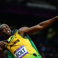 Reach for the stars: Usain Bolt celebrates after winning the men\'s 100 meters at the London Games on Sunday. | AFP-JIJI