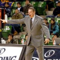 John Neumann, head coach of the Rizing Fukuoka, has a long career in international basketball and is optimistic about the future of the bj-league. | YOSHIAKI MIURA PHOTOS