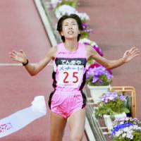 Yurika Nakamura wins the Nagoya International Women\'s Marathon on Sunday in the 21-year-old\'s first marathon race. | OSAKA EVESSA PHOTO