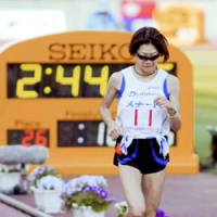 Naoko Takahashi, seen here heading for the finish line at last week\'s Nagoya International Women\'s Marathon, no longer has what it takes to compete on the elite level. | KYODO PHOTO