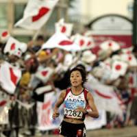 Golden performance: Mizuki Noguchi, seen running in the women\'s marathon at the 2004 Athens Summer Olympics, is gearing up to defend her title next month in Beijing. | AP PHOTO