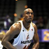 Complete player: Osaka Evessa power forward Lynn Washington is known for his scoring ability. His commitment to defense is another key factor in the three-time champion Evessa\'s sustained level of excellence. | YOSHIAKI MIURA