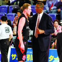 Lessons from the legend: Osaka Evessa coach Bill Cartwright, a three-time NBA champion as a player, has raised the stakes for center Rick Rickert (pictured) and his teammates. | HIROAKI HAYASHI