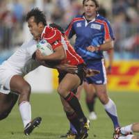 Nowhere to hide: Japan wing Hirotoki Onozawa carries the ball during Japan\'s match against France at the Rugby World Cup on Saturday in Auckland. France won 47-21. | AKI NAGAO PHOTO