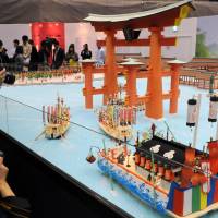 A 1/15th scale model of the Itsukushiwa Shrine gate, made from sweets. | SATOKO KAWASAKI