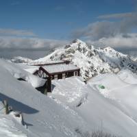 Winter wonderland: With 2,763-meter Mount Tsubakuro behind, Enzan-so mountain hut sits under thick snow last November. Ptarmigans live in the area year-round. | CHRIS COOK