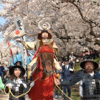 Role play: People representing Shogun Tokugawa Ieyasu, feudal lords and samurai at last year\'s Tokugawa Ieyasu Parade. | OKAZAKI CITY