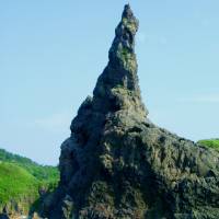 A rock formation on the Kuniga coastline. | ANGELES MARIN PHOTO