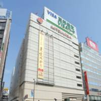 Restructuring: The Mitsukoshi department store in Tokyo\'s busy Ikebukuro district is one of six unprofitable outlets Isetan Mitsukoshi Holdings Ltd. will close by spring. | YOSHIAKI MIURA PHOTO