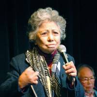 Firsthand account: Shigeko Sasamori, who survived the 1945 atomic bombing of Hiroshima, speaks at the Brooklyn Friends School in New York on Monday. | KYODO