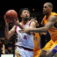 Career\'s coming to a close: Veteran guard Makoto Hasegawa of the Akita Northern Happinets, the bj-league\'s oldest player at age 42, has been a well-known figure in Japan hoops since his days at Noshiro Technical High School in Akita Prefecture. | YOSHIAKI MIURA