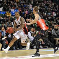 Vital presence: All-Star Draelon Burns (2) is the Yokohama B-Corsairs\' leading scorer at 20.8 points per game. | YOSHIAKI MIURA