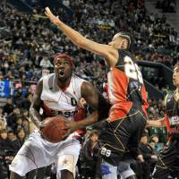 Banner night: Iwate Big Bulls center Dillion Sneed (0), seen in action at the All-Star Game in January at Ariake Colosseum, shot 10-for-10 from the field in an 86-59 win over the Miyazaki Shining Suns on Saturday. | YOSHIAKI MIURA